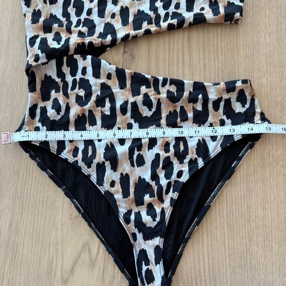 Beach Riot | One shoulder one piece | Leopard print | Size L - Picture 3 of 5